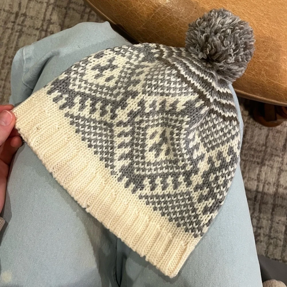 Banana Republic Extra Fine Merino Wool Knit Beanie with Pom Pom Detailing Hat